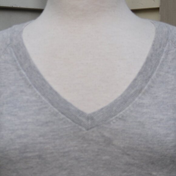 Banana Republic Heather Grey V-Neck Sweater w Lightweight Woven Poly Back Sz SP - Picture 2 of 8